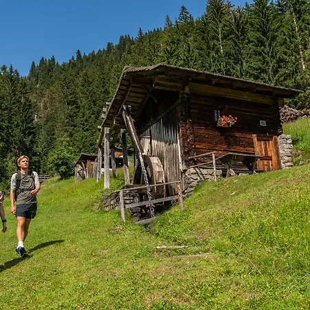 Отель Der Paternwirt 4*