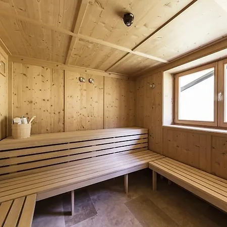 Отель Der Paternwirt 4*