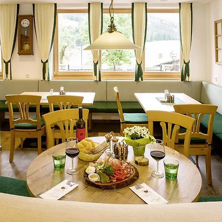 Otel Der Paternwirt 4*